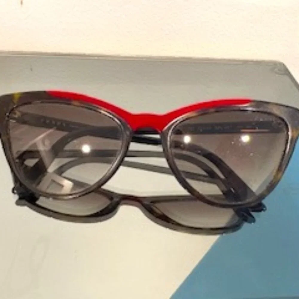 EUC Prada PR 01V CATWALK Sunglasses - Picture 1 of 5